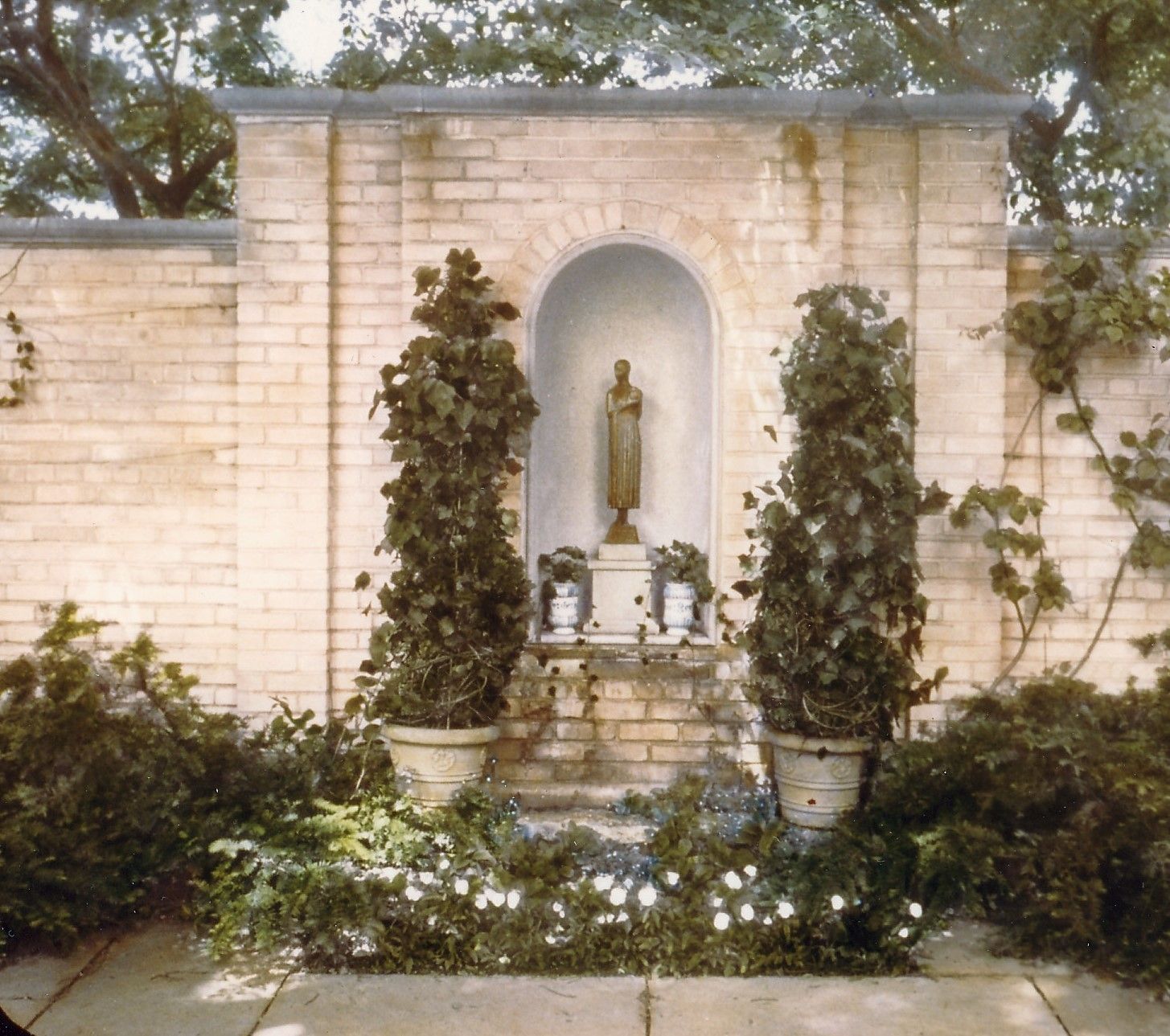 Statue of St. Brigid, by Sylvia Shaw Judson, in niche of garden wall at Covin Tree.
