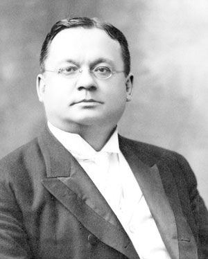 At 22, William Rainey Harper accepted a position at the Baptist Union Theological Seminary in Chicago and started his own summer school to teach Latin, Greek, Sanskrit, Hebrew and other languages. The success of his program led to a summer school at Chautauqua in 1883 and visits to Lake Bluff.