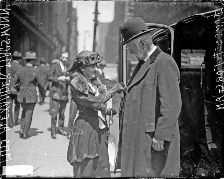 James Berwick Forgan with Mrs. MacSwan. Image source: Chicago Daily News.