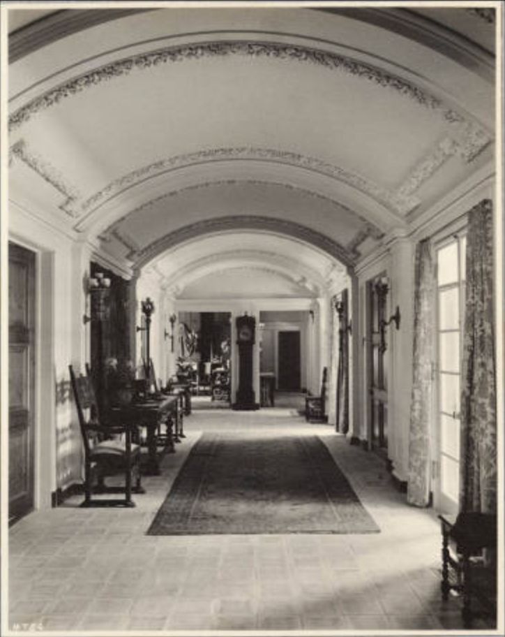 Hall at Havenwood II. A signature large, vaulted Shaw main gallery. Image Source: Art Institute of Chicago, Ryerson and Burnham Archives.