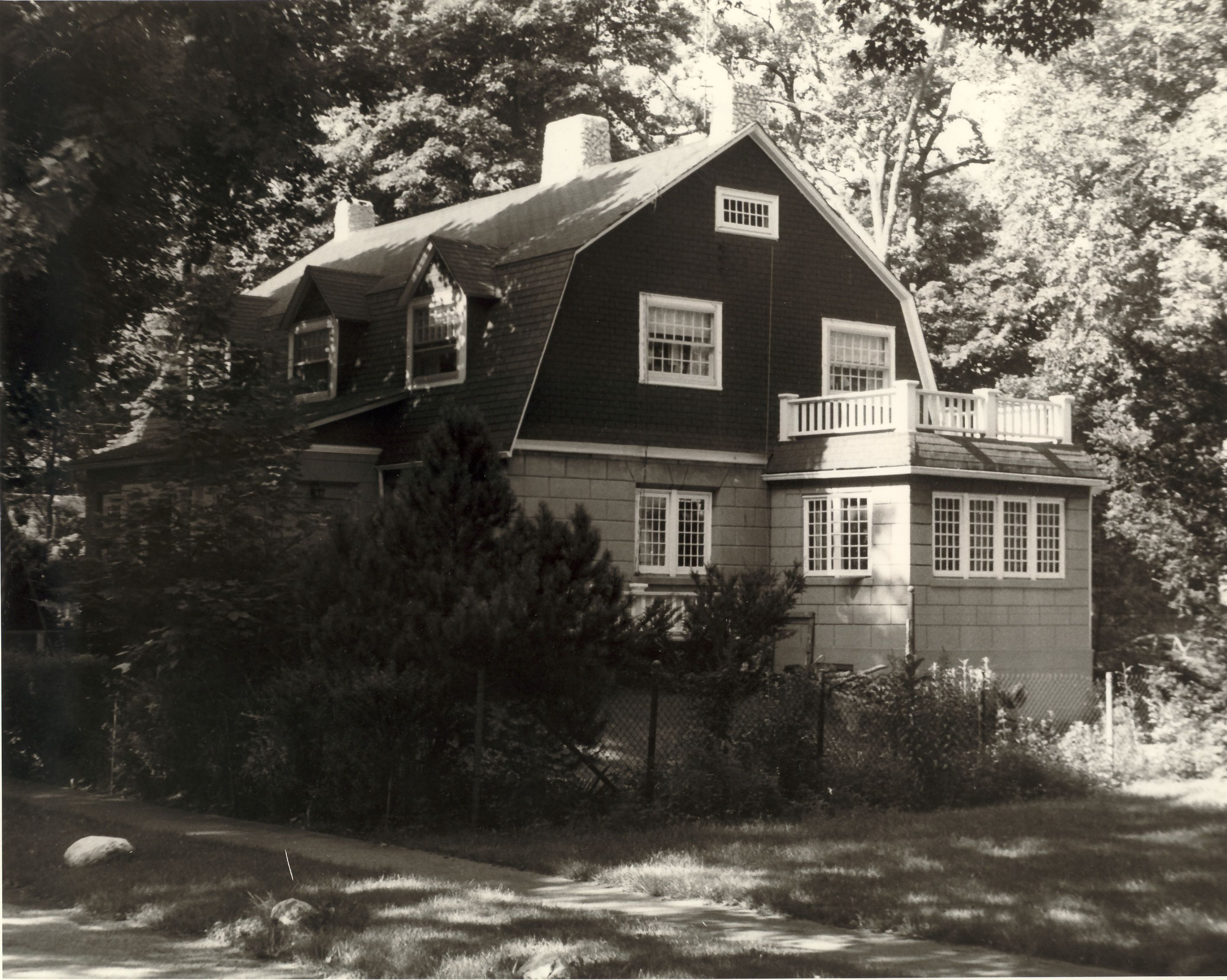 404 Sunrise Avenue, Lake Bluff.