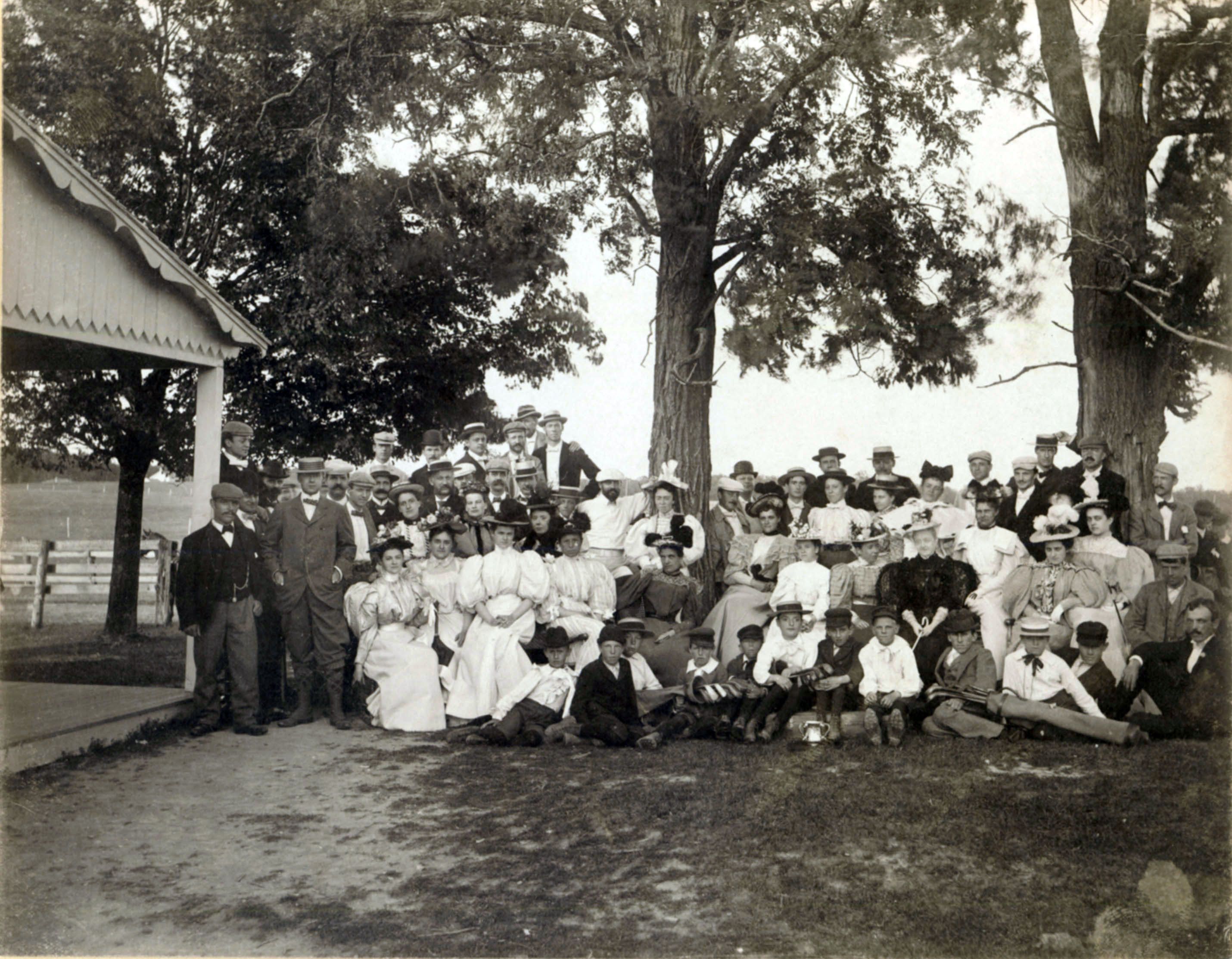 Lake Forest Club golfers and caddies, pictured beside the clubhouse porch. By mid-1895 over 150 players had enrolled as members, including 60 ladies following the lead of Rose Farwell Chatfield-Taylor.