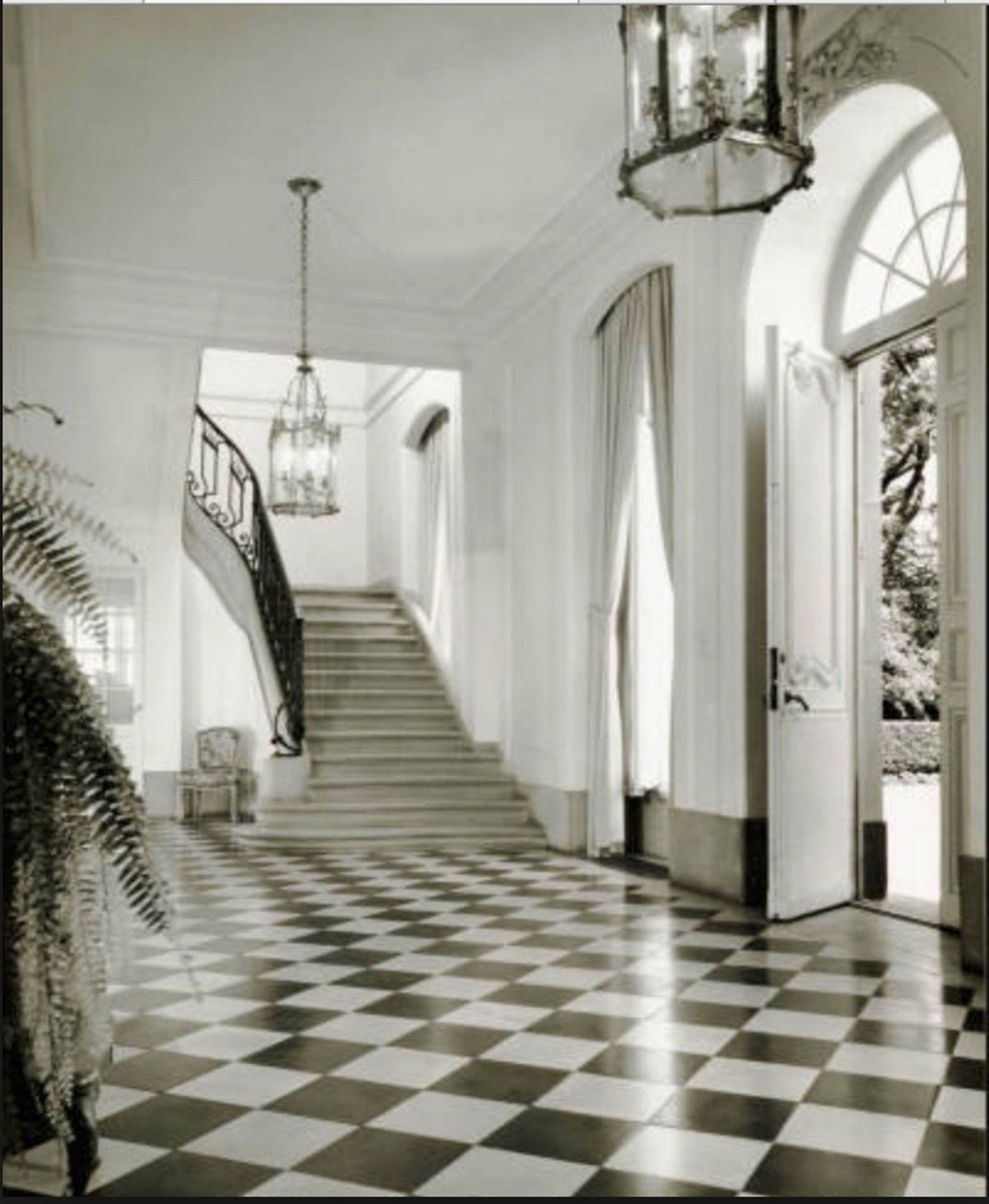 Entry Hall. (Image courtesy of Ezra Stoller @ Esto)