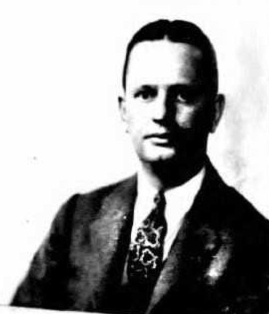 Leslie Wheeler (1892-1937). Image cource: U.S. Passport Applications, 1923.
