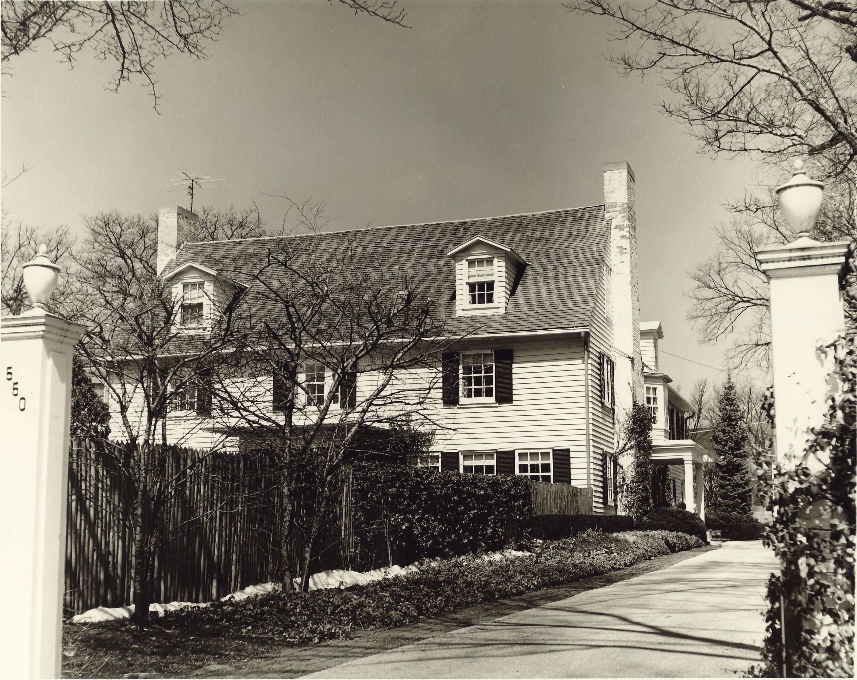 In 1905, the original Lind home burned. Subsequent owners Charles Dyer and Katherine Garrison Norton rebuilt it on the original foundations, with architect Hugh M. G. Garden designing the new residence.