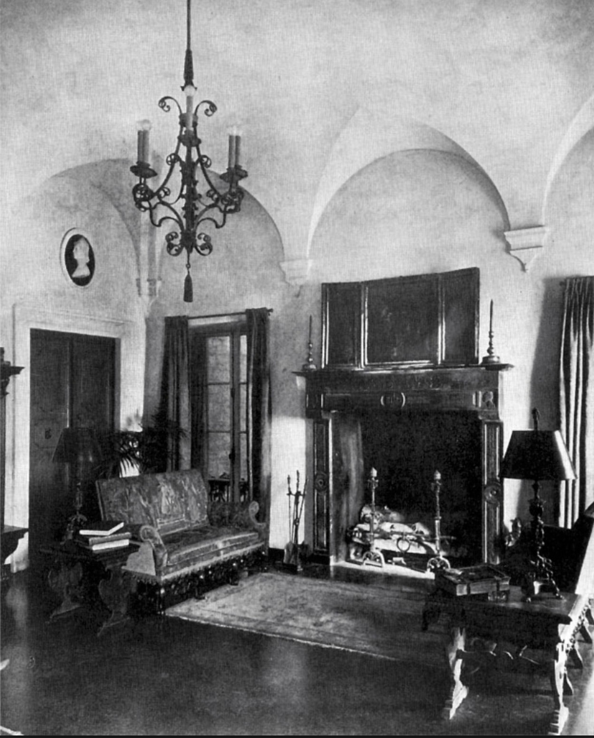 Living room (or library), (courtesy of the John P. Walsh website).