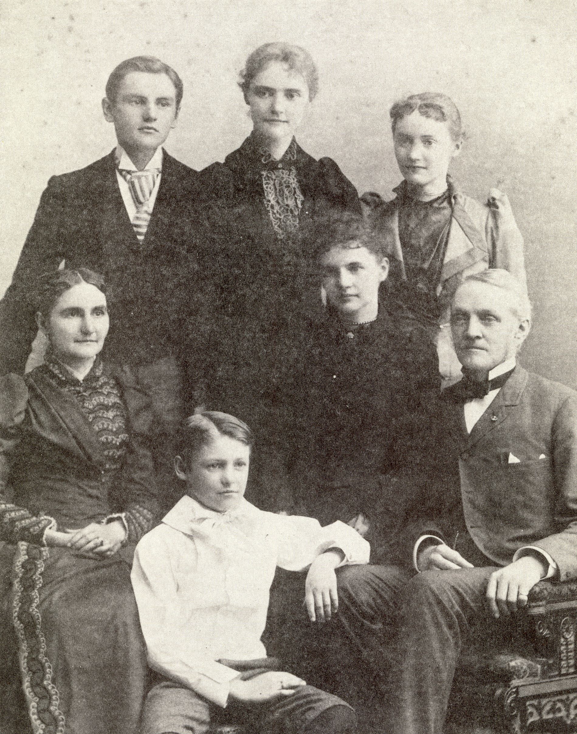 Mary Rumsey and Israel Parsons Rumsey with their five children: (standing) Henry Axtell, Juliet Lay and Lucy Ransom; (seated) Wallace Donelson and Minnie May.