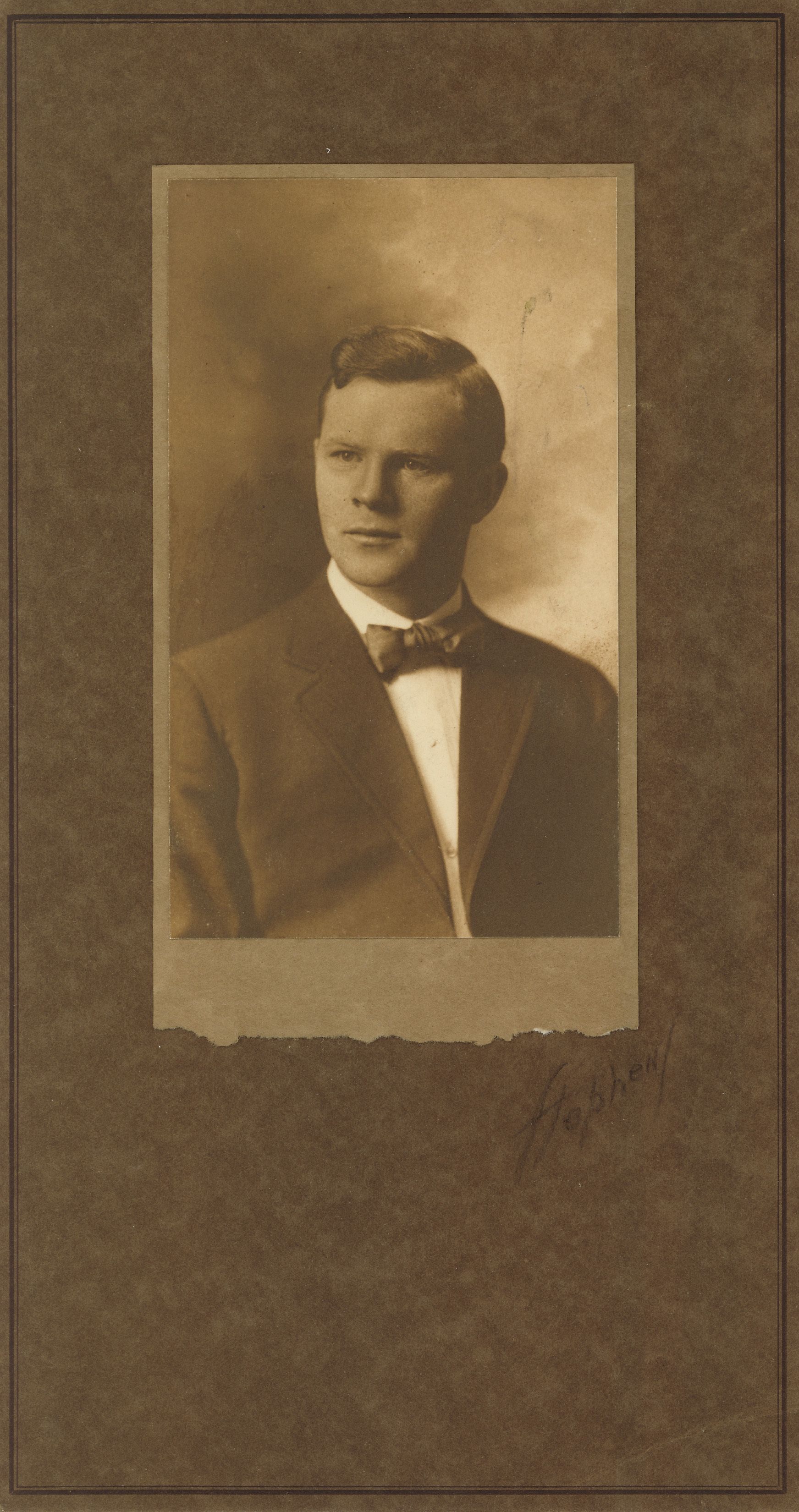His father was Dugald Campbell and his mother Annie McPhee, both families originated in Argyllshire, Scotland. The Campbell family moved to Zion, Illinois in 1901.