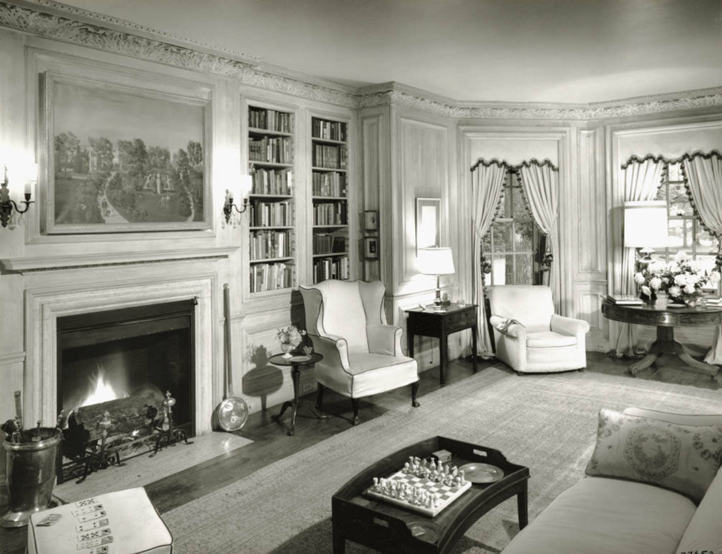 The Living Room, c. 1970. Photographed by Ezra Stoller. Photograph courtesy of the Art Institute of Chicago, Ryerson and Burnham Archives.
