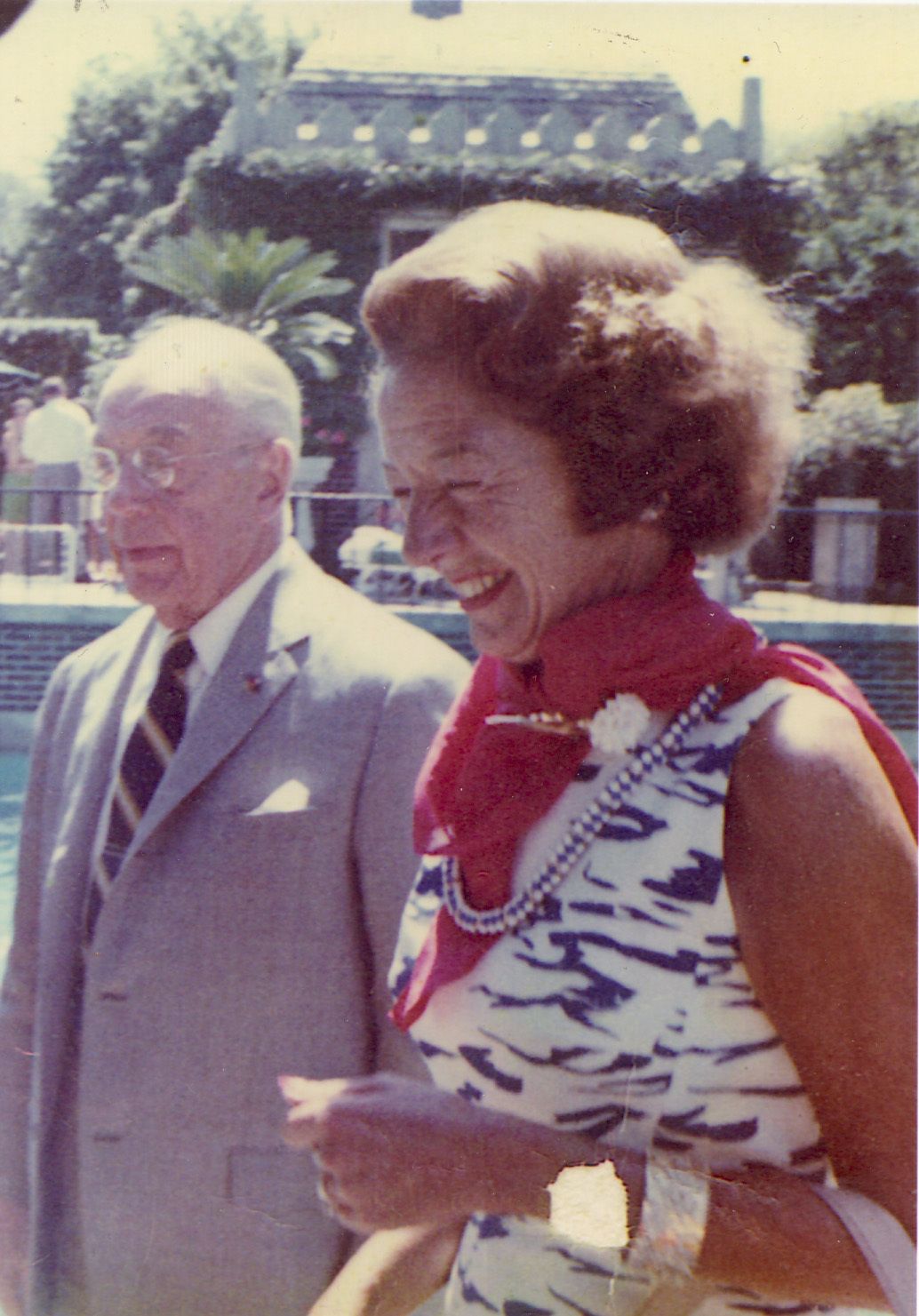 Solomon B. Smith and Jean Schweppe Armour at the Schweppe pool, 1962.