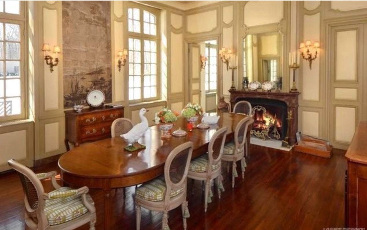 Dining room. Image Source: J. S. Eckert Photography.