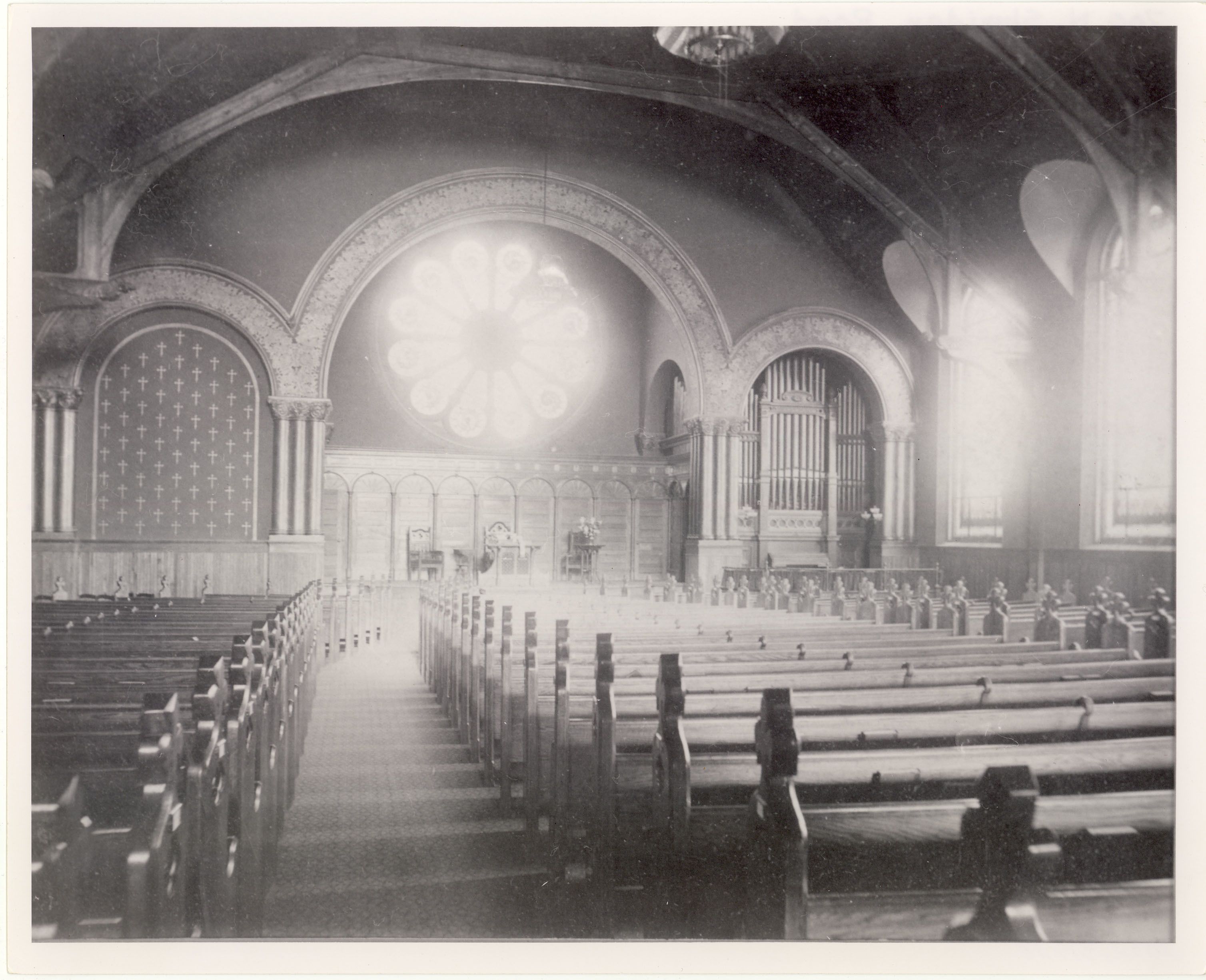 The sanctuary of the new church. The large rose window was replaced in 1962.