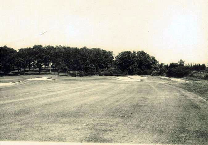 The sixth green at Mill Road Farm Golf Club. According to one account, this was a 485-yard par 5, and the course’s only realistic potential birdie hole. It still featured several hazards, including a narrow fairway and large crossbunkers 75 yards short of the green.