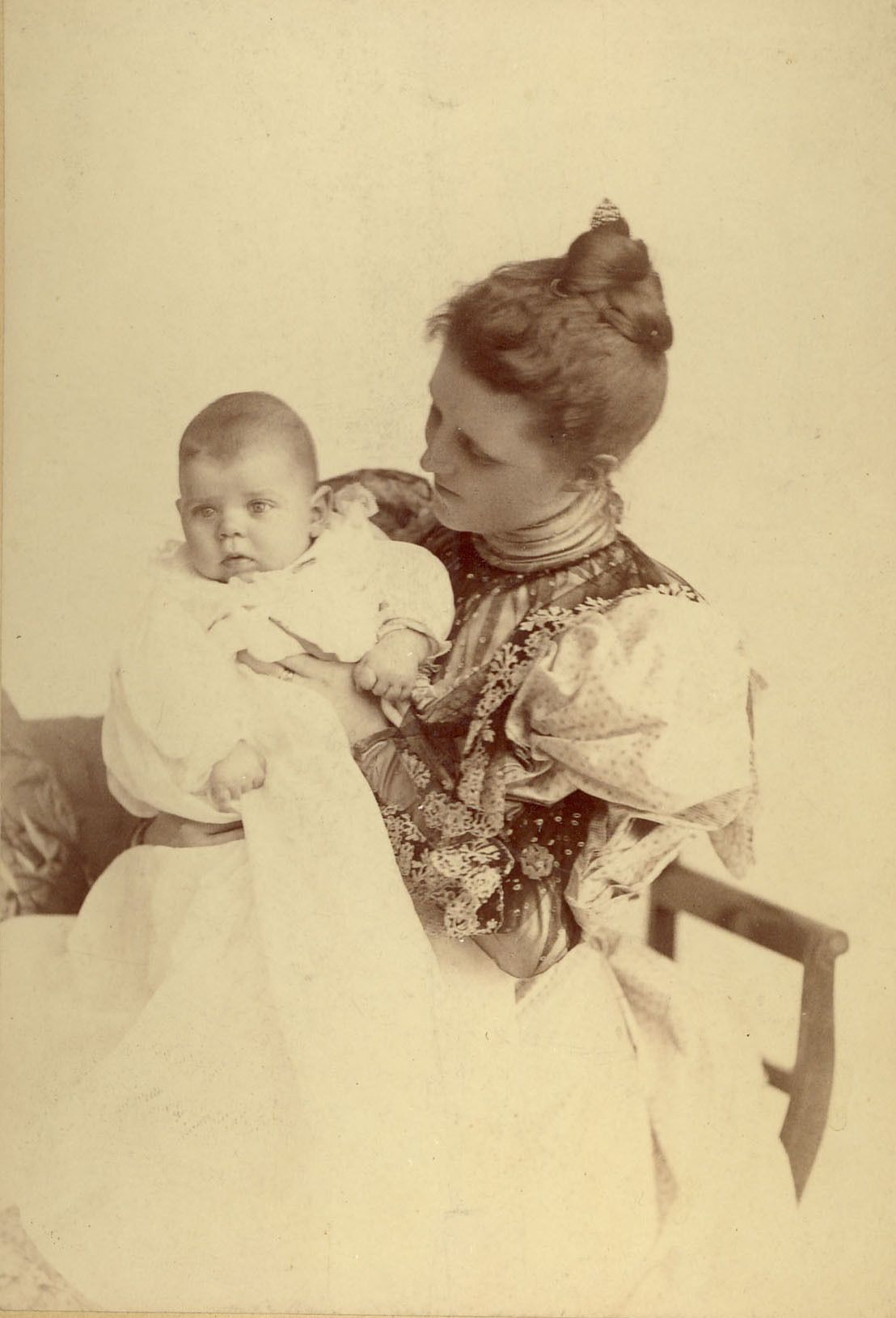 Mary Mathews Dick with her son Albert Blake Dick Jr. in 1894.