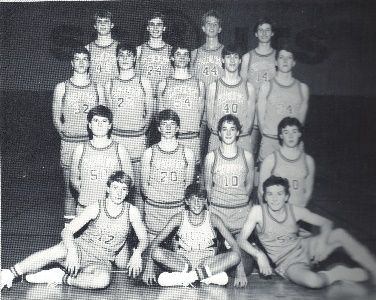 Caption: Rob Pelinka and the LFHS sophomore basketball team, 1986. Pelinka is in the third row, #22. Image source: 1986 Forest Trails yearbook.