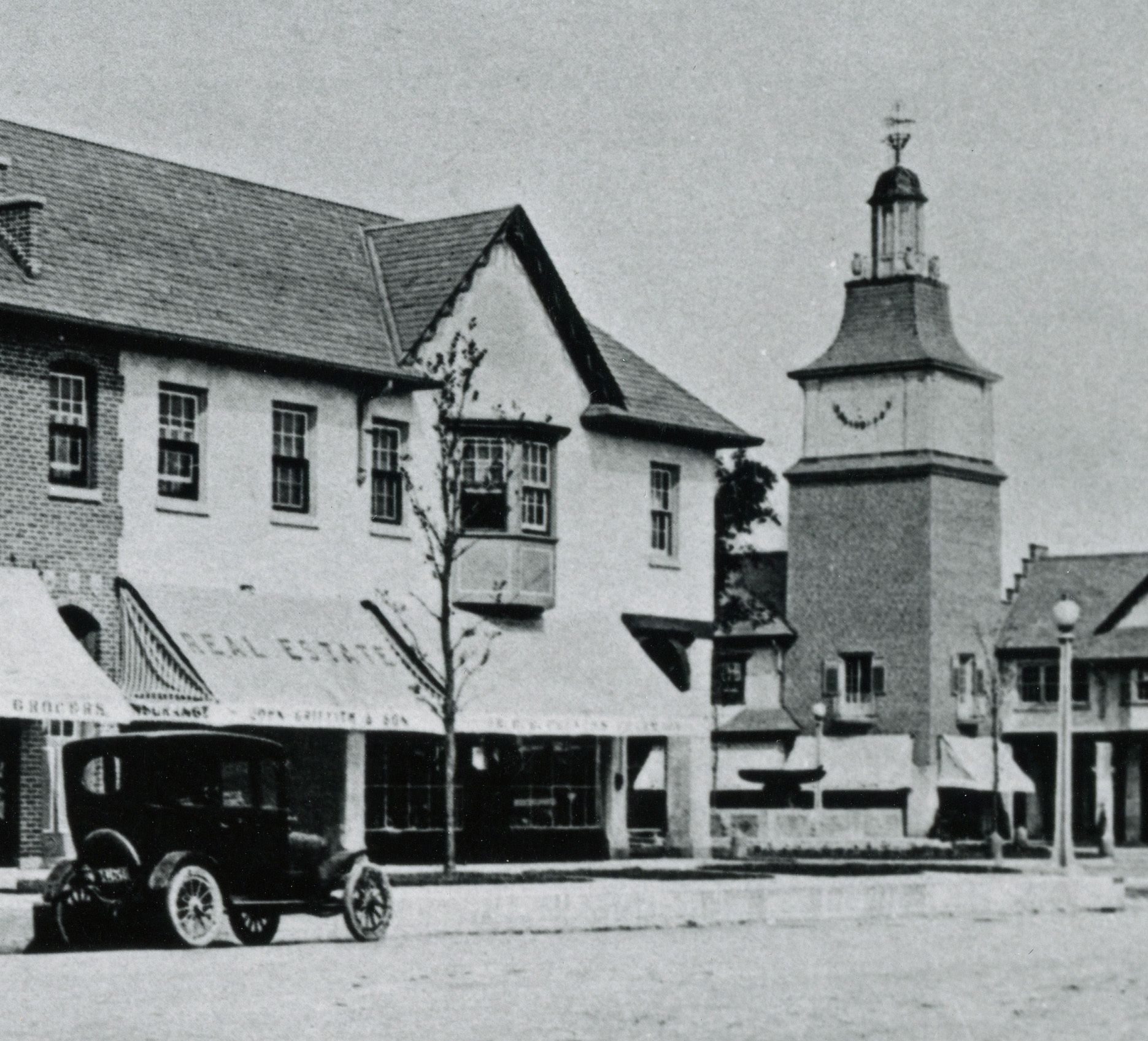 Looking northwest at Market Square, 1917.