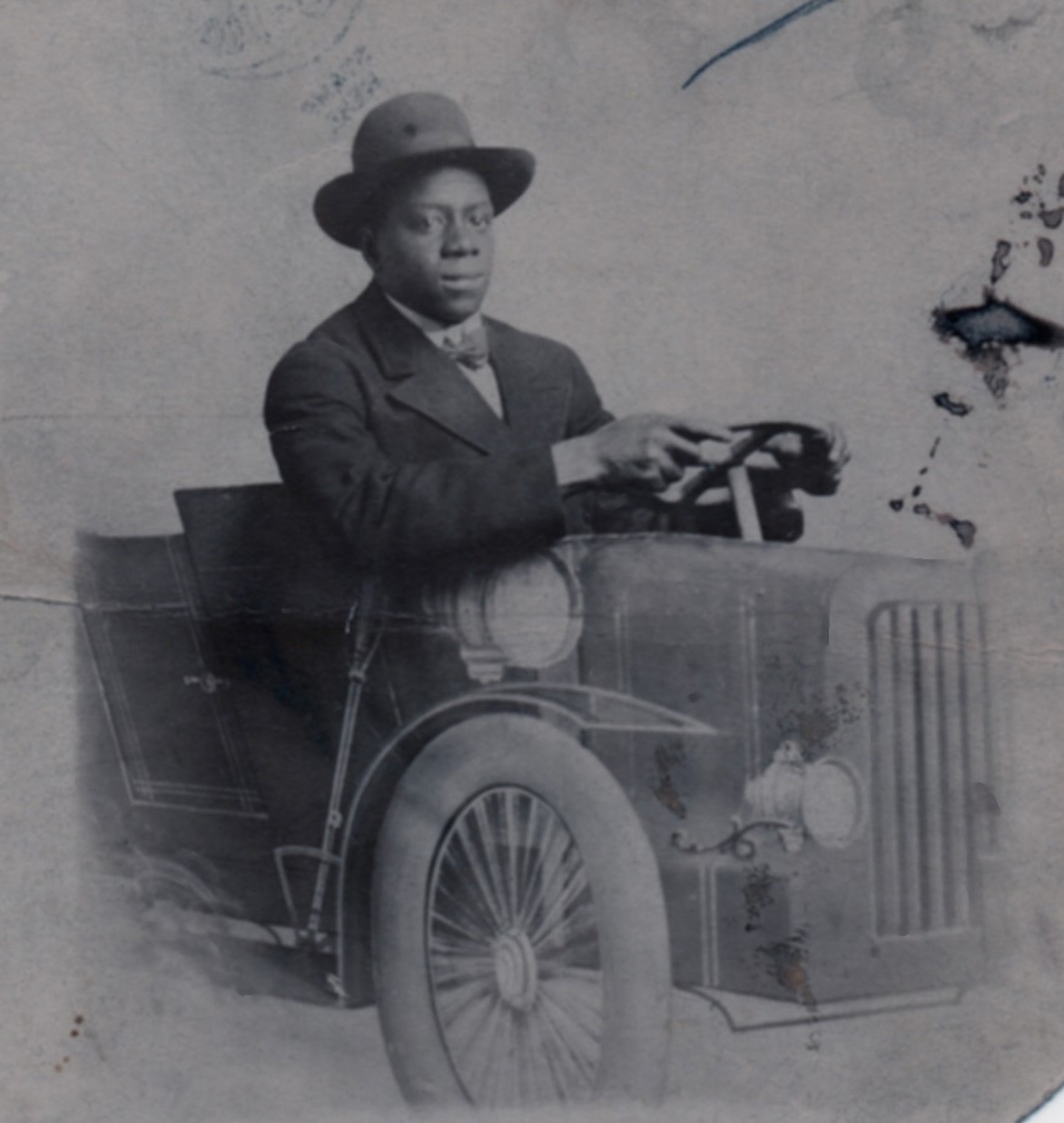 After migrating from Tennessee in 1910, Washington Jordan worked as a chauffeur for Lake Forest mayor Keene Addington and built the family home on Spruce in 1925. Image source: Sue Lawson